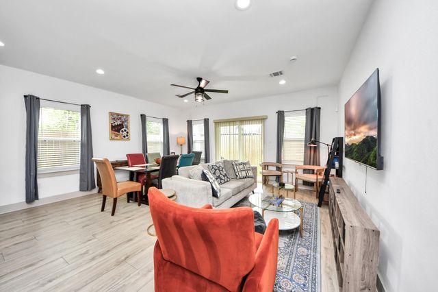 837 W Little York Road 1, Houston, TX 77091