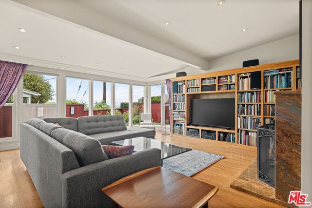 7485 Henefer Avenue, Los Angeles, CA 90045