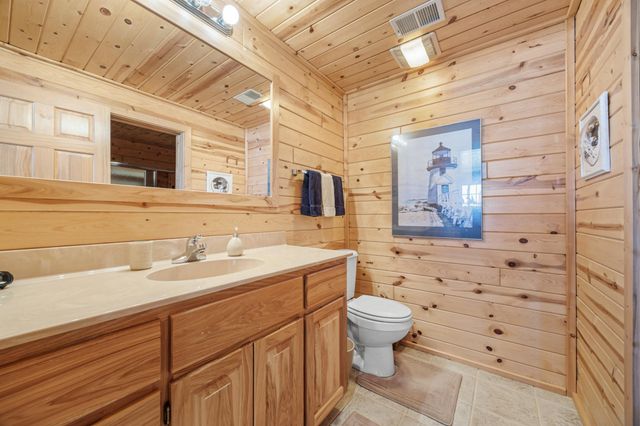 1380 S Shore Drive, Detroit Lakes, MN 56501