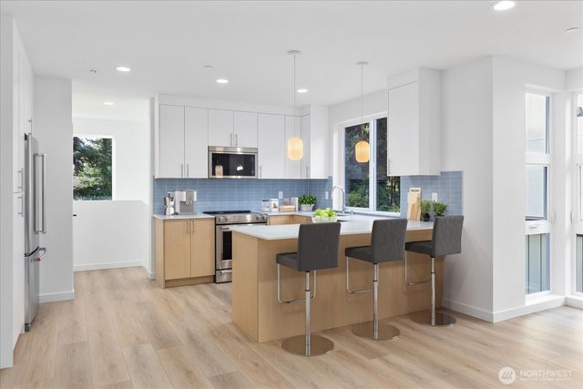 10738 Interlake Avenue N, Seattle, WA 98133