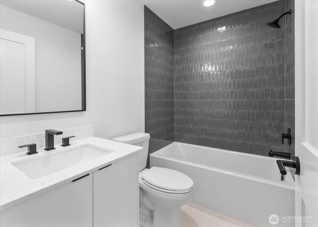 10738 Interlake Avenue N, Seattle, WA 98133