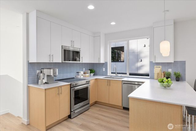 10738 Interlake Avenue N, Seattle, WA 98133