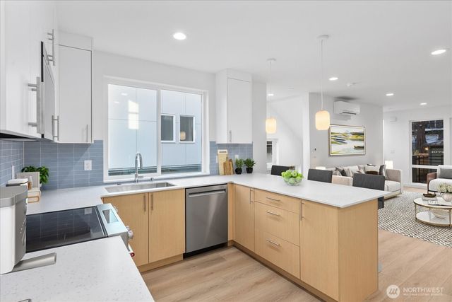 10738 Interlake Avenue N, Seattle, WA 98133