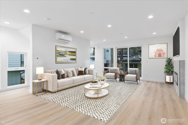 10738 Interlake Avenue N, Seattle, WA 98133