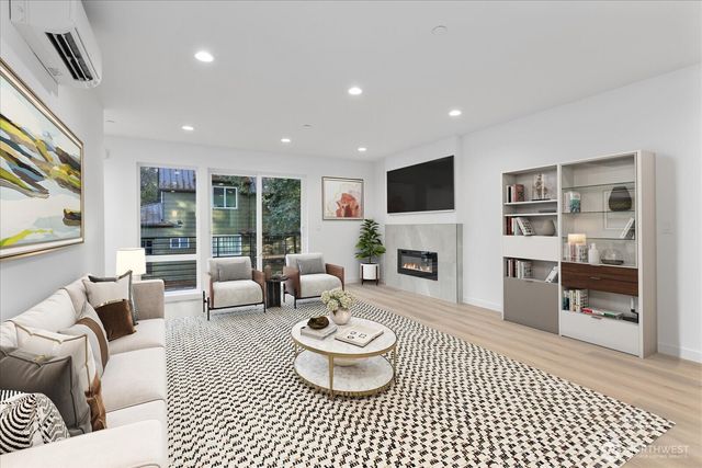 10738 Interlake Avenue N, Seattle, WA 98133