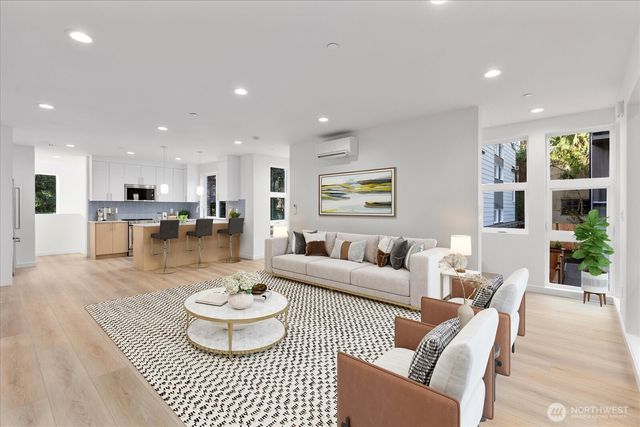 10738 Interlake Avenue N, Seattle, WA 98133