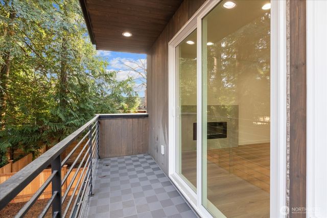 10738 Interlake Avenue N, Seattle, WA 98133