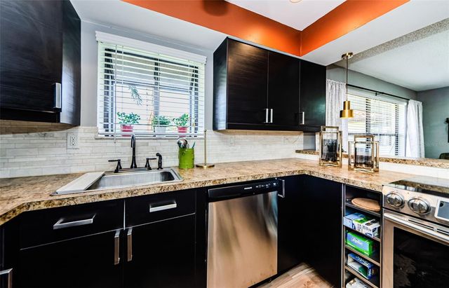 2112 HAMMOCK PINE BOULEVARD 2112, Clearwater, FL 33761