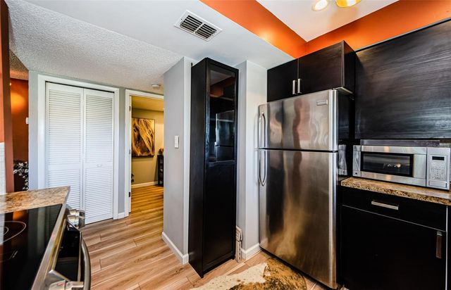 2112 HAMMOCK PINE BOULEVARD 2112, Clearwater, FL 33761