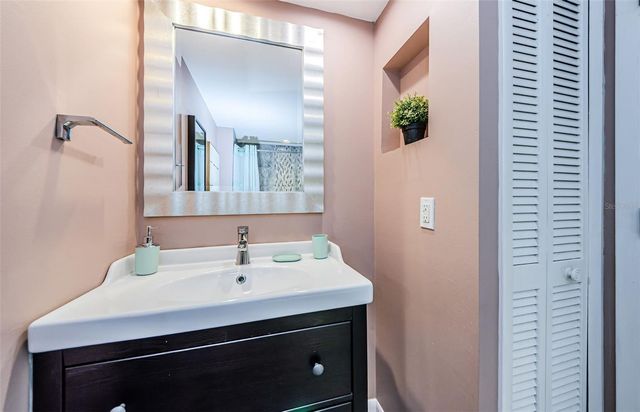 2112 HAMMOCK PINE BOULEVARD 2112, Clearwater, FL 33761
