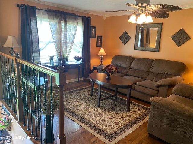 8014 Broadfern Dr, Louisville, KY 40291
