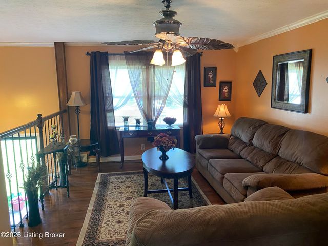 8014 Broadfern Dr, Louisville, KY 40291