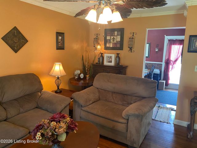 8014 Broadfern Dr, Louisville, KY 40291
