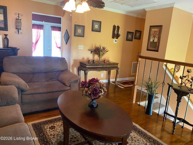 8014 Broadfern Dr, Louisville, KY 40291