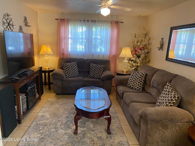 8014 Broadfern Dr, Louisville, KY 40291