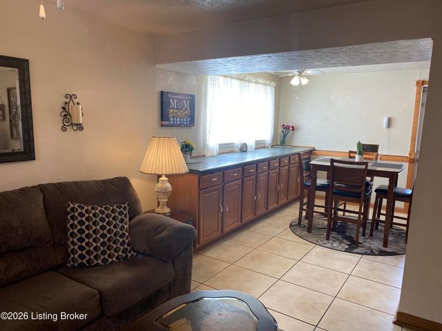 8014 Broadfern Dr, Louisville, KY 40291