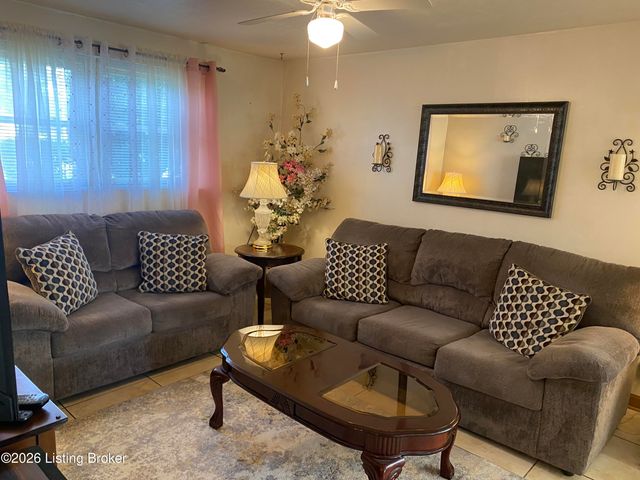 8014 Broadfern Dr, Louisville, KY 40291