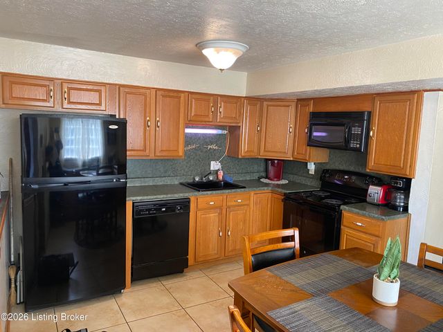 8014 Broadfern Dr, Louisville, KY 40291