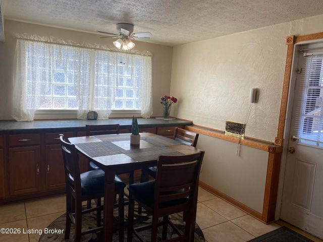 8014 Broadfern Dr, Louisville, KY 40291