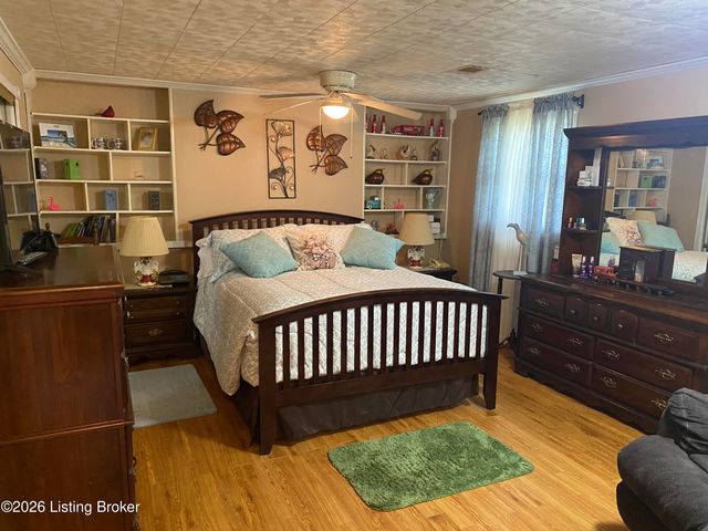 8014 Broadfern Dr, Louisville, KY 40291