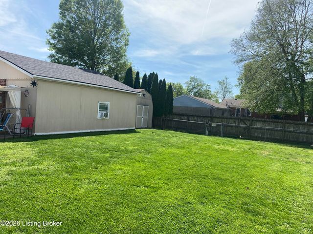 8014 Broadfern Dr, Louisville, KY 40291