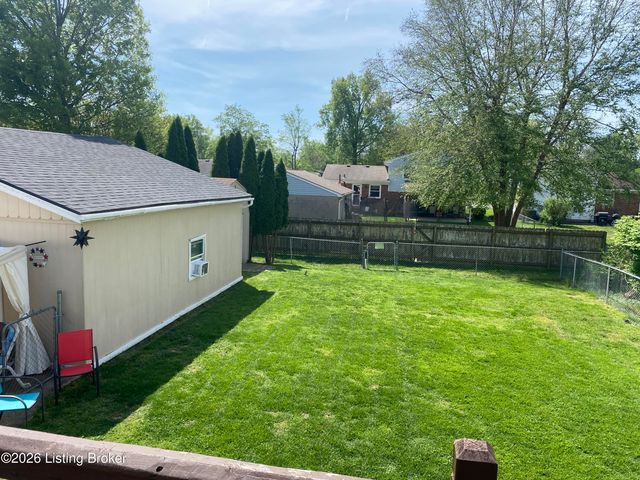 8014 Broadfern Dr, Louisville, KY 40291