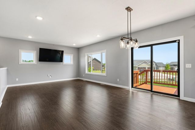 727 Towne Drive NE, Byron, MN 55920