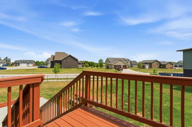 727 Towne Drive NE, Byron, MN 55920