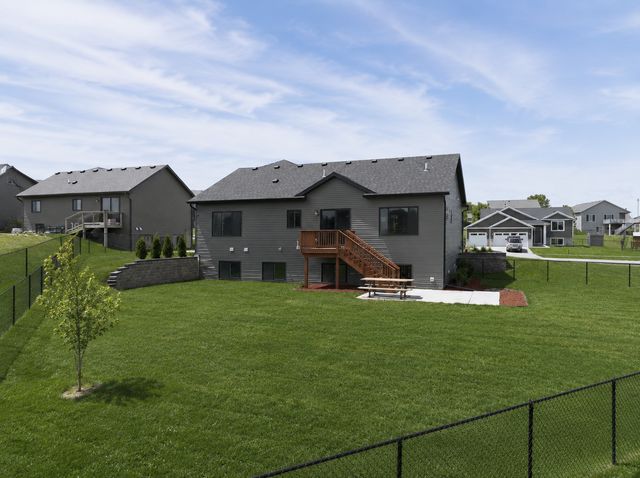 727 Towne Drive NE, Byron, MN 55920