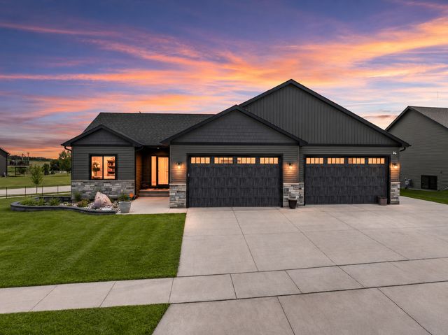 727 Towne Drive NE, Byron, MN 55920