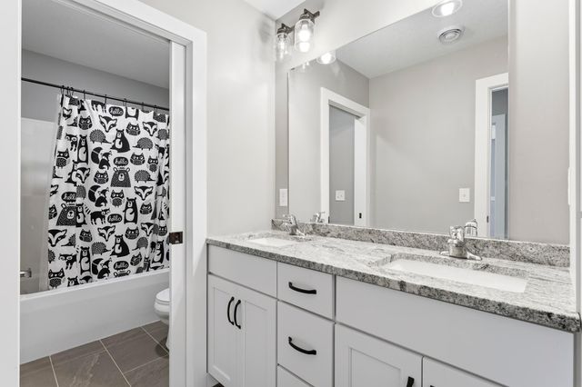 727 Towne Drive NE, Byron, MN 55920