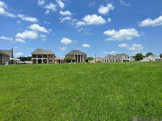 13004 W Waterside Dr, Baton Rouge, LA 70818