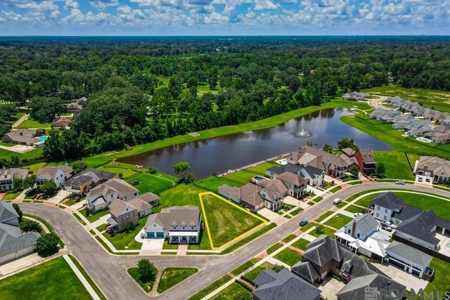 13004 W Waterside Dr, Baton Rouge, LA 70818
