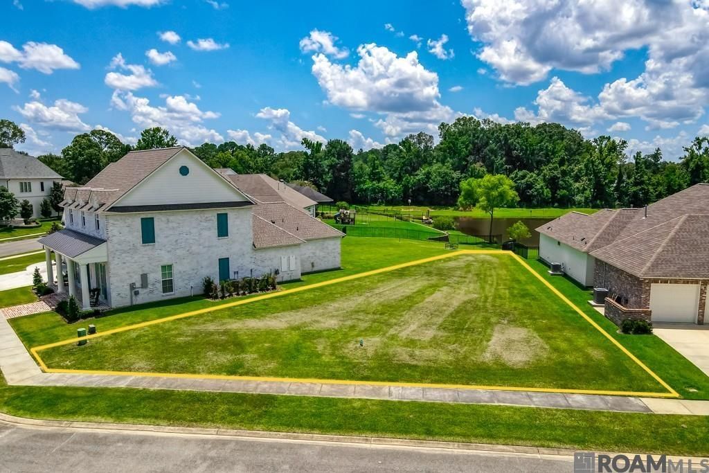 13004 W Waterside Dr, Baton Rouge, LA 70818
