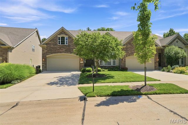 138 Kendall Bluff Court, Chesterfield, MO 63017