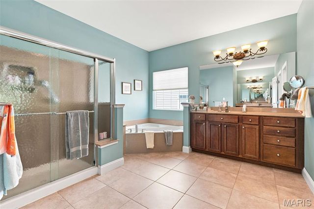 138 Kendall Bluff Court, Chesterfield, MO 63017