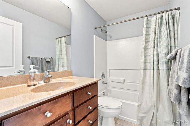 138 Kendall Bluff Court, Chesterfield, MO 63017