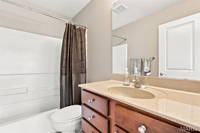 138 Kendall Bluff Court, Chesterfield, MO 63017