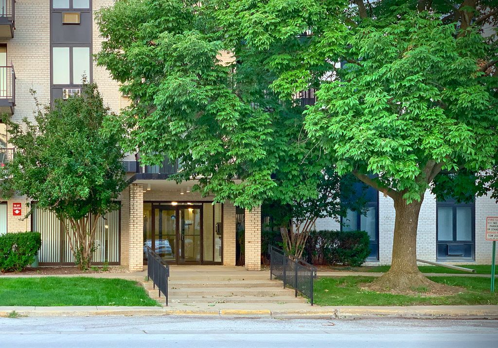 9701 N Dee Road 4N, Niles, IL 60714