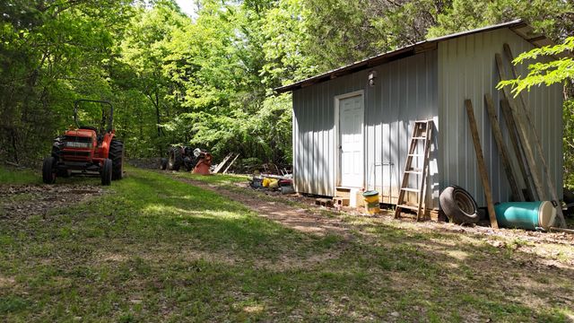 1182 Lego School Rd, Linden, TN 37096
