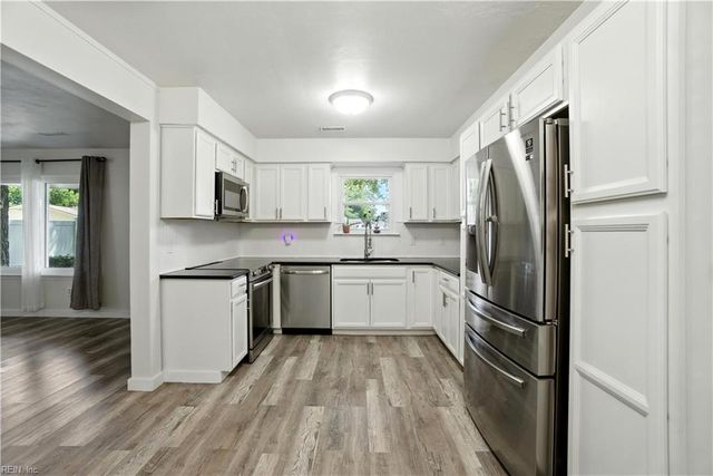 3736 Burr LN, Portsmouth, VA 23703