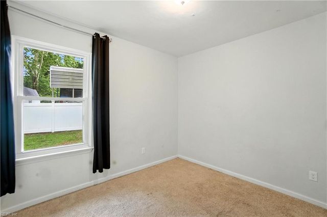 3736 Burr LN, Portsmouth, VA 23703
