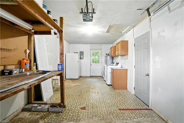 3736 Burr LN, Portsmouth, VA 23703