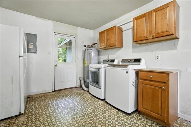 3736 Burr LN, Portsmouth, VA 23703