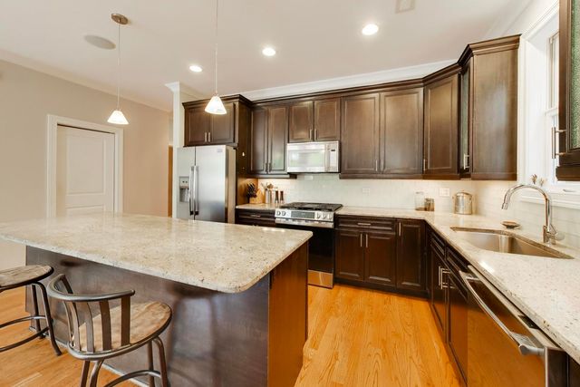 5404 W Leland Avenue, Chicago, IL 60630