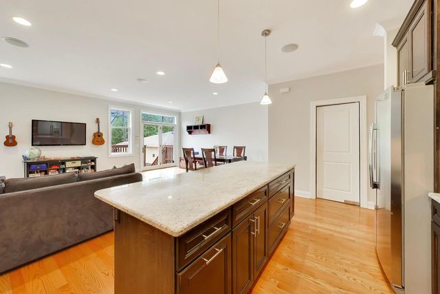 5404 W Leland Avenue, Chicago, IL 60630