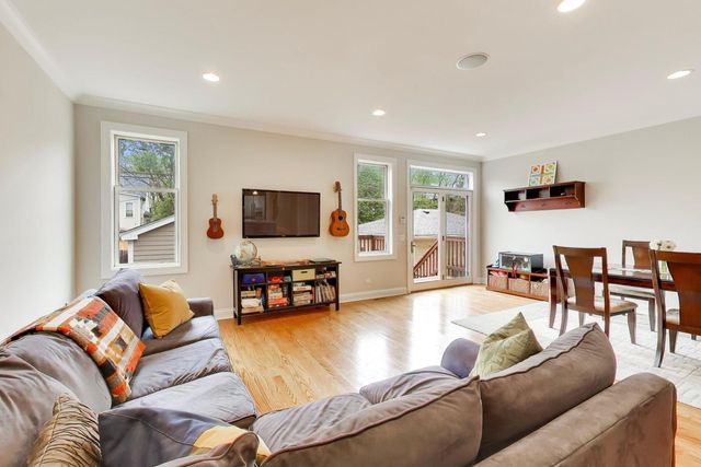 5404 W Leland Avenue, Chicago, IL 60630