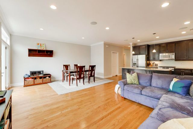 5404 W Leland Avenue, Chicago, IL 60630