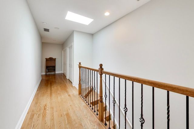 5404 W Leland Avenue, Chicago, IL 60630