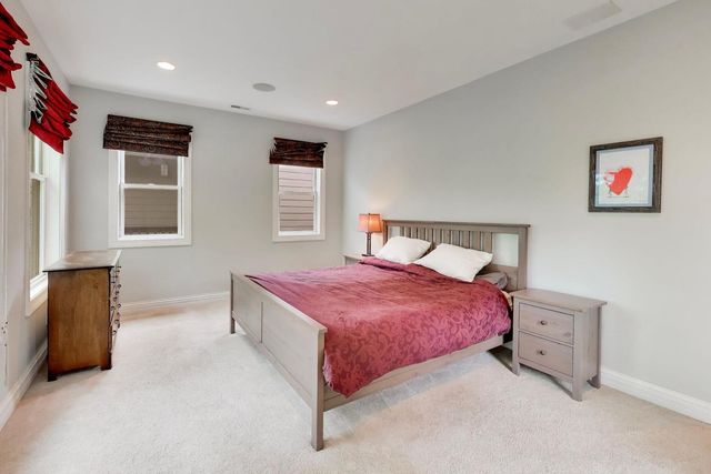 5404 W Leland Avenue, Chicago, IL 60630